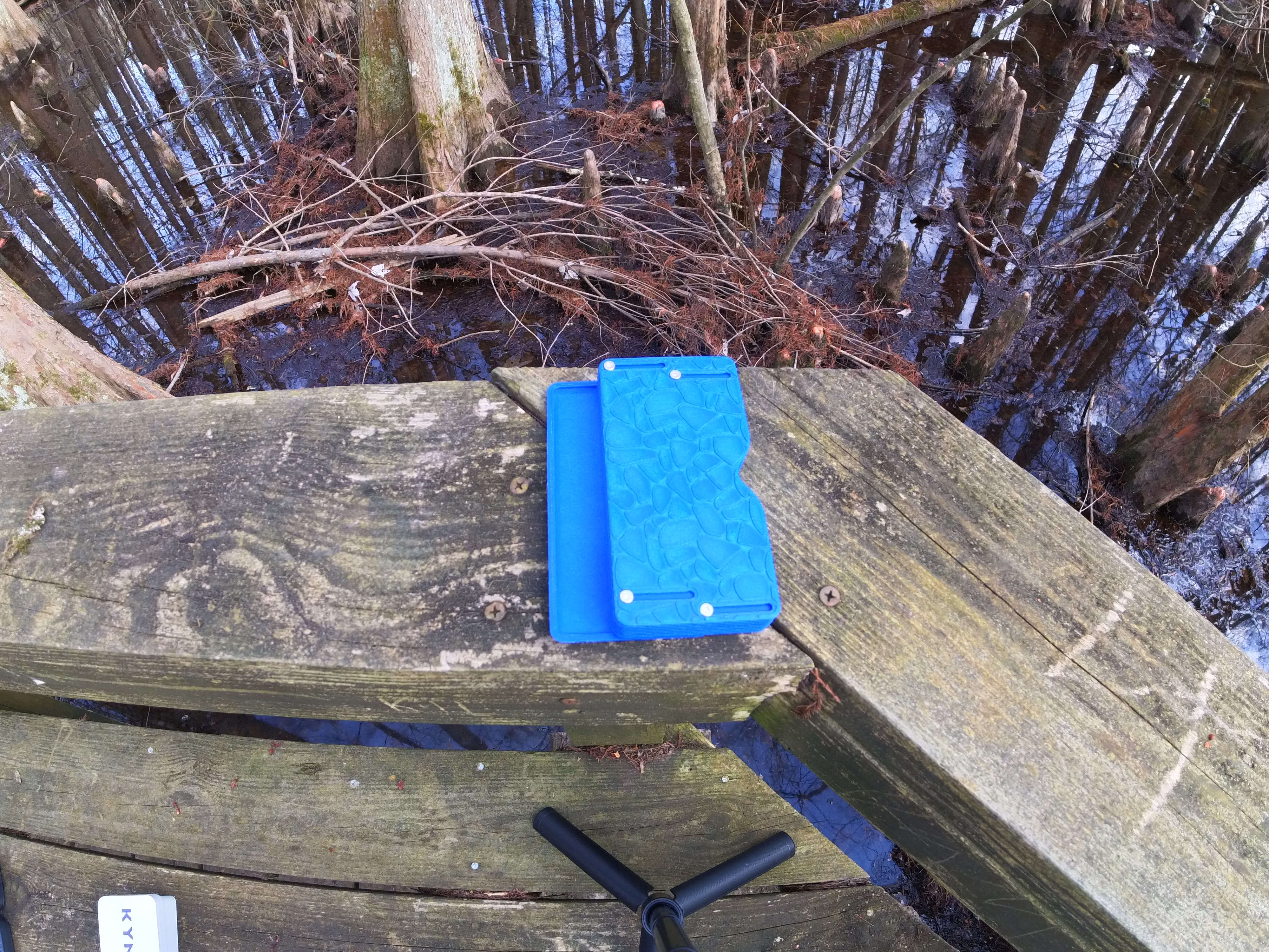 KynOre wallet cash module detail showing thin profile design